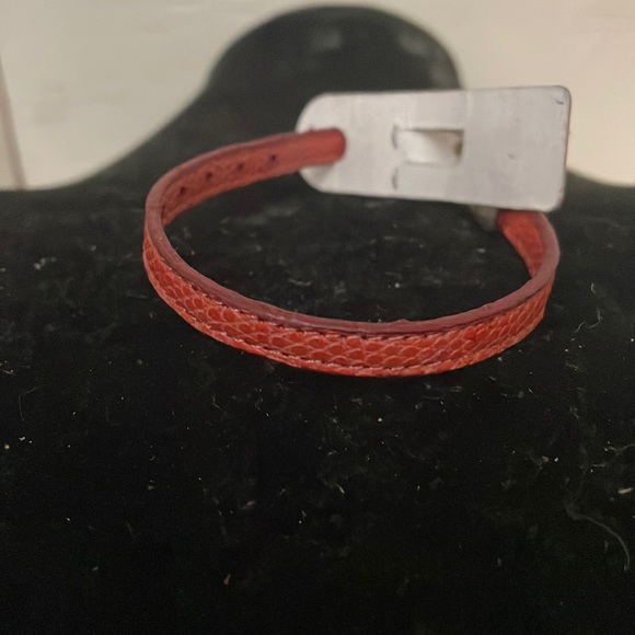 NWT! Unisex 8.5” red genuine leather 0.25” wide buckled adjustable bracelet - Picture 1 of 9